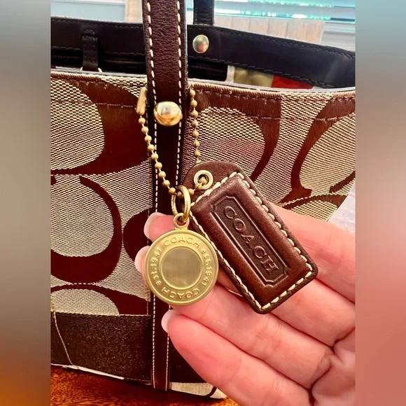 Coach Women's Tan and Brown Signature Tote Bag Purse With Hangtag Stunning - Picture 3 of 15